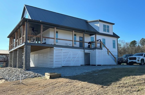 Calico Rock House | RIVERFRONT NEW 4-bedroom house with WiFi and AC in Calico Rock