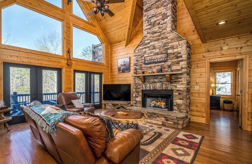 Ellijay Cabin | Riverfront+Views+Fire Pit+Music Touches+pool table+Fire place