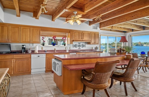 Homosassa House | Riverfront views. Sleeps 12 with private dock.