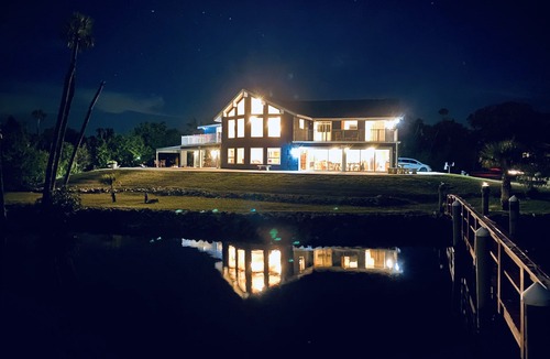 Homosassa House | Riverfront views. Sleeps 12 with private dock.