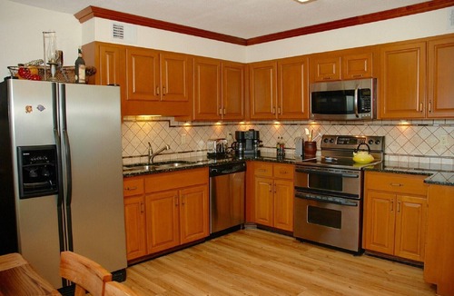 Oakview Heights House | Riverfront with boat dock, sleeps 8, walking distance to beach. 14 NIGHTS FREE !