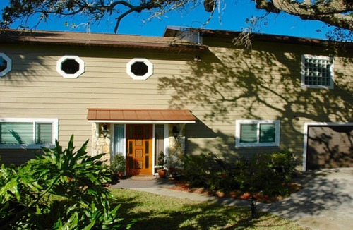 Oakview Heights House | Riverfront with boat dock, sleeps 8, walking distance to beach. 14 NIGHTS FREE !