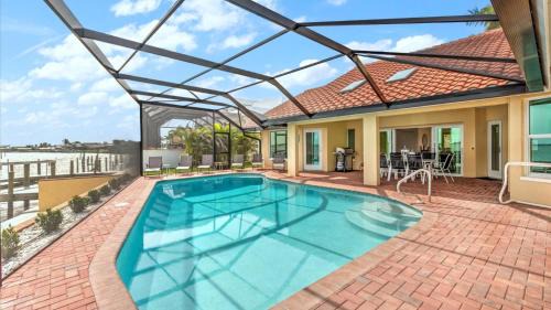 Caloosahatchee Villa | Riverhouse King - Cape Coral Riverfront Escape