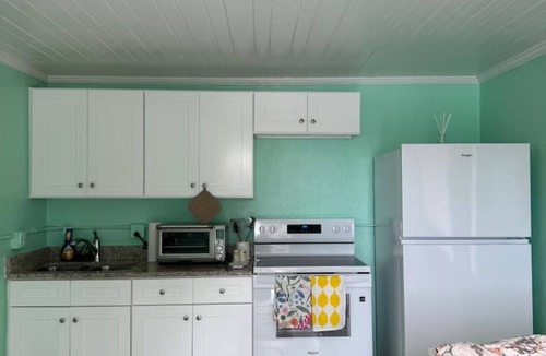 Warm Mineral Springs Apartment | Rivers Edge Bungalow Waterside