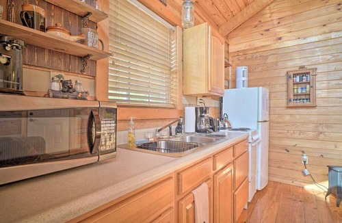 Bean Station Cabin | ‘River’s View’ - Cherokee Lake Cabin w/Fire Pit!