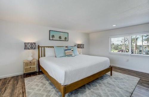 Braden River Apartment | Riverside Breeze Tropical Retreat w Tiki Hut&BBQ