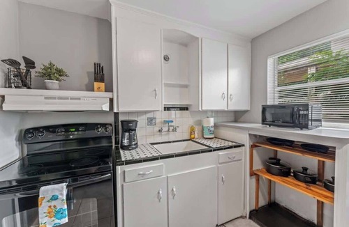 Riverside Apartment | *Riverside Charmer 1264* Wifi, TV, Coffee