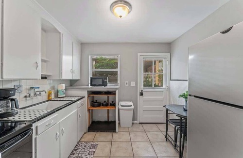 Riverside Apartment | *Riverside Charmer 1264* Wifi, TV, Coffee