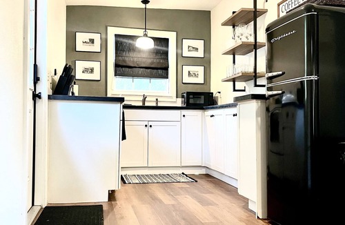 Inverness House | Riverside Chic 180° water views - fish/boat/kayak - pet friendly