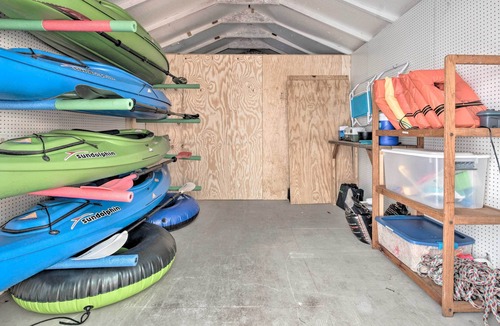 Citrus Springs House | Riverside Dunnellon Home w/ Hot Tub & Kayaks!