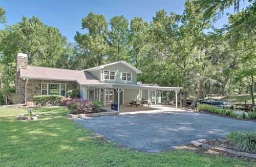 Citrus Springs House | Riverside Dunnellon Home w/ Hot Tub & Kayaks!