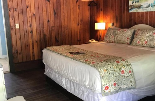 Chimney Rock Hotel | Riverside Lodge at Chimney Rock
