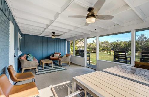 Braden River Apartment | Riverside Luau Tiki Hut Fire Pit & Outdoor Fun