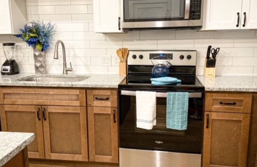 Riverside Condo | Riverside Luxurious Condo Close To Five Points & Downtown!!