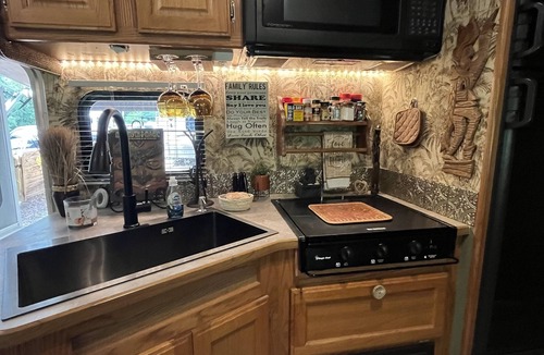 Ridge Manor House | Riverside Retreat, Kayak, Swin, Fish