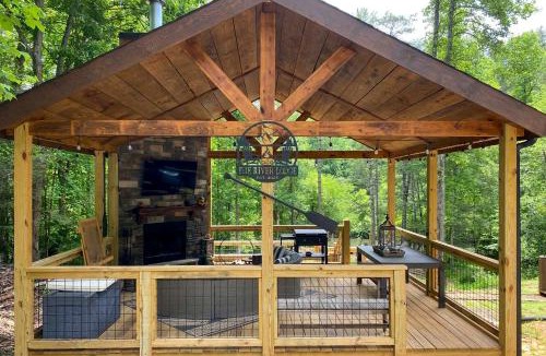 McCaysville House | Riverside Retreat - Tranquility and Fun