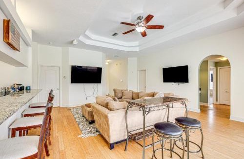 Riverview House | Riverview Home with Screened Pool about 1 Mi to Marina!