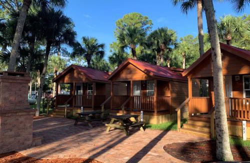 Fort Pierce Cabin | Road Runner Travel Resort