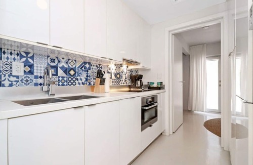 South Pointe House | Roami at 250 Collins | Pool | Next to Beach |1 Bed