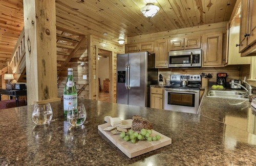 Ellijay Cabin | Roaring Creek | Ellijay, GA