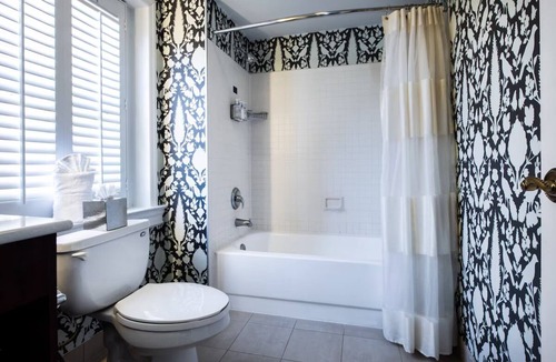 Historic District Hotel | Robert Johnson Queen at Historic Inns of Annapolis | 0.1mi State Circle