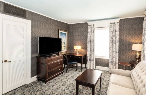 Historic District Hotel | Robert Johnson Suite | 0.2mi to William Paca House & 0.3mi to USNA