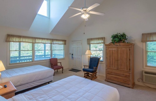 Canton House | Robin at Springdale: Resort Villa with Golf and Pool Access!