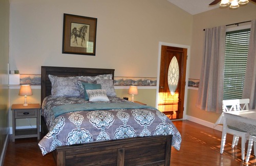 Floral City Hotel | Rock Pointe Ranch
