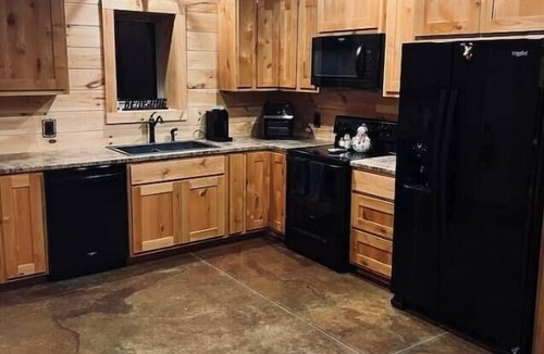 Brixey Cabin | Rockbridge UTV Riding BIKING HUNTING INDR BATTING CAGE & ARCHERY SHOOTING Range