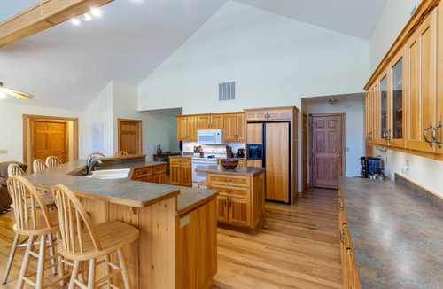 Whittier Cabin | Rockdale Lodge-Hot tub-Mountain View -Fire Pit-Pool Table & Ping Pong Table