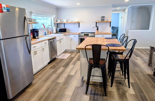 Clarkesville Cottage | Rockford Ranch Retreat w/Stocked Pond Dog Friendly!