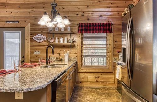 Sevierville Ski Chalet | Rocky Top Heaven - Arcade Game, Resort Pool, 560 FREE tickets each paid day!
