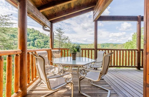 Townsend House | Rocky Top Hideaway: Theater Room, Pool Table, and Arcade Gaming System!