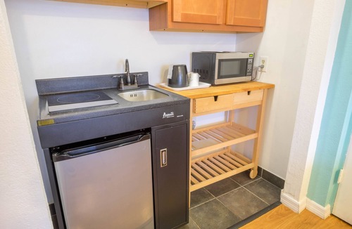 Clearwater Hotel | Rodeway Inn Clearwater - Central