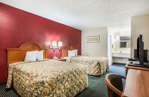 LaGrange Hotel | Rodeway Inn La Grange East