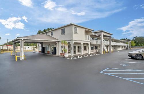 Lake Wales Hotel | Rodeway Inn Lake Wales - Winter Haven