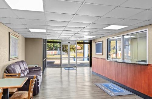 Tucker Hotel | Rodeway Inn Stone Mountain