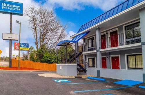 Columbia Hotel | Rodeway Inn & Suites Fort Jackson