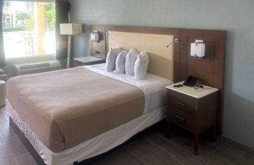 Holiday Hotel | Rodeway Inn