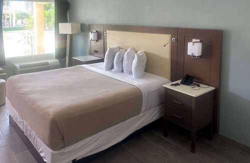 Holiday Hotel | Rodeway Inn