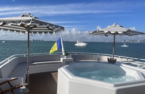 Ludlam Boat Rental | Rogue, 105ft Yacht with Hot-tub