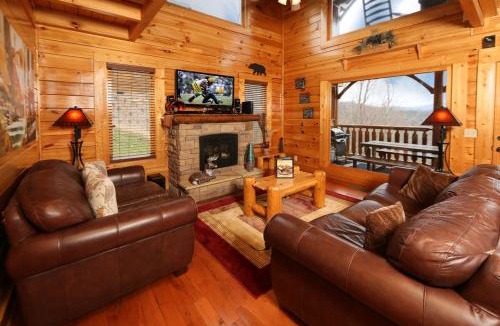 Sevierville Villa | Romancing - 2 BR High In The Mountains