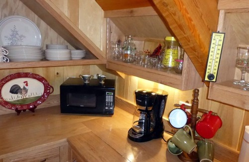 Bostic Cabin | Romantic 5* Luxury Creekside Cabin for 2 * 28 acres * Jacuzzi * Home Made Bread