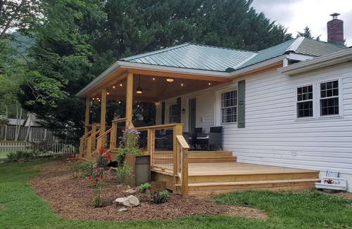 Hot Springs House | Romantic Couples Escape | Dogs Stay Free | Hot Springs, NC | The Bailey