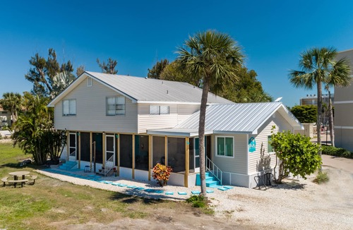 Sanibel Cottage | Romantic Getaway, #302, 2 min walk to the beach.