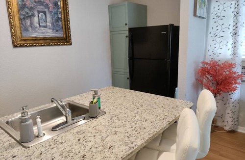 Clermont Apartment | Romantic getaway, lakeview 5 min from the Downtown!