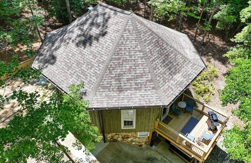 Morganton House | Romantic Getaway, Octagon Cabin in the Woods with Hot Tub by CoHost Works
