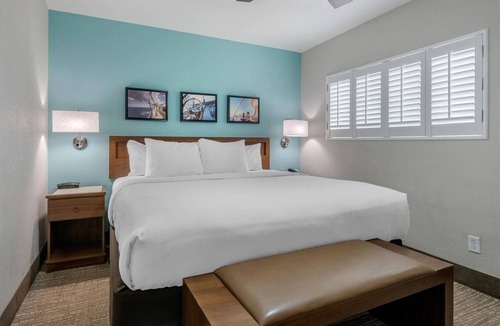 Jekyll Island Hotel | Romantic Island Stay | Free Parking & Breakfast | Pool Access | Pet Friendly