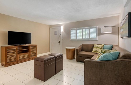 Jekyll Island Hotel | Romantic Island Stay | Free Parking & Breakfast | Pool Access | Pet Friendly
