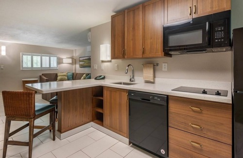 Jekyll Island Hotel | Romantic Island Stay | Free Parking & Breakfast | Pool Access | Pet Friendly